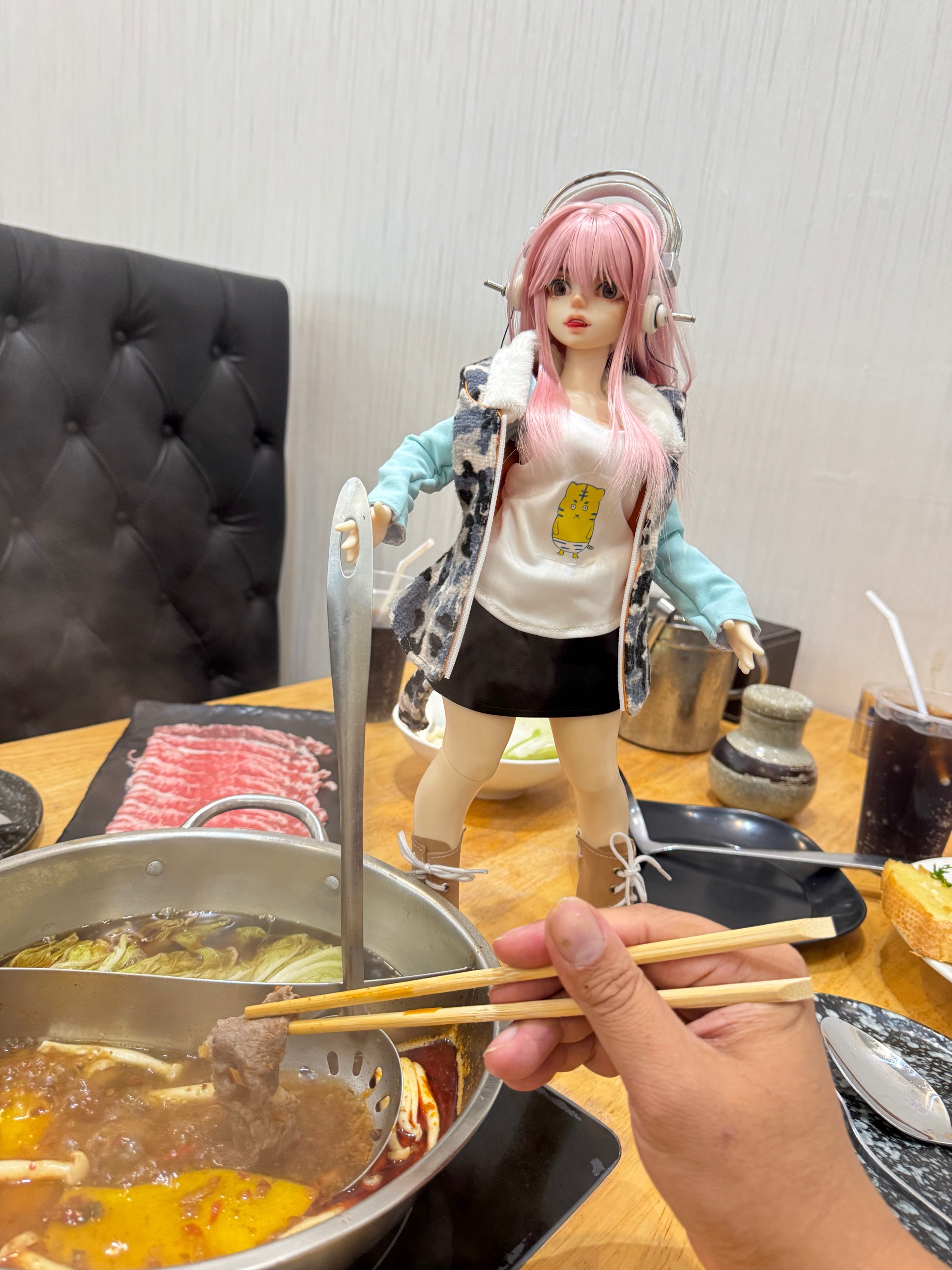 Take Super Sonico out for lunch at a Japanese restaurant. 🇹🇭🇯🇵😋 (page 2 of 7)