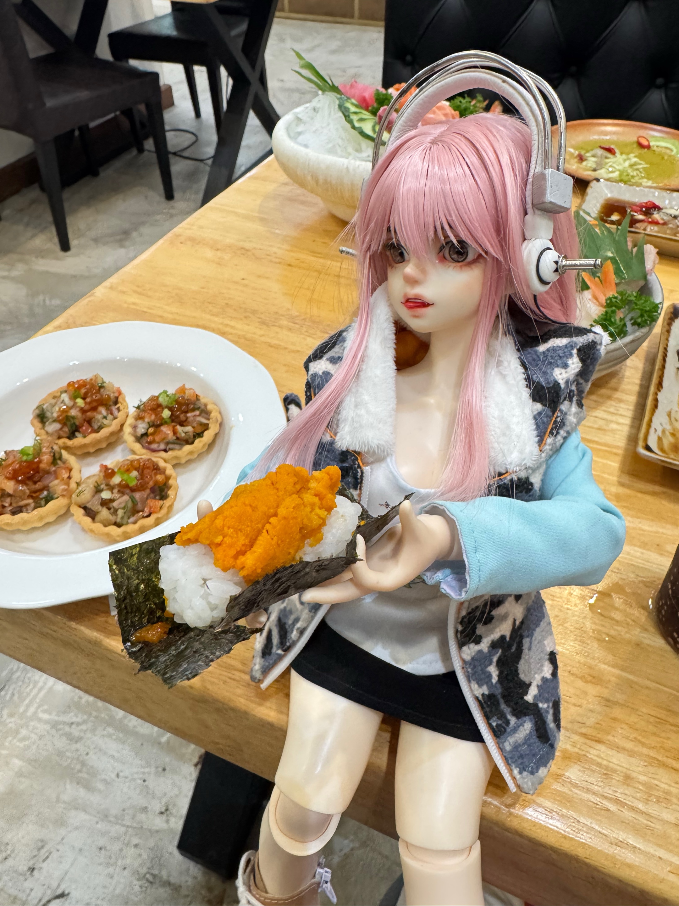 Take Super Sonico out for lunch at a Japanese restaurant. 🇹🇭🇯🇵😋 (page 4 of 7)