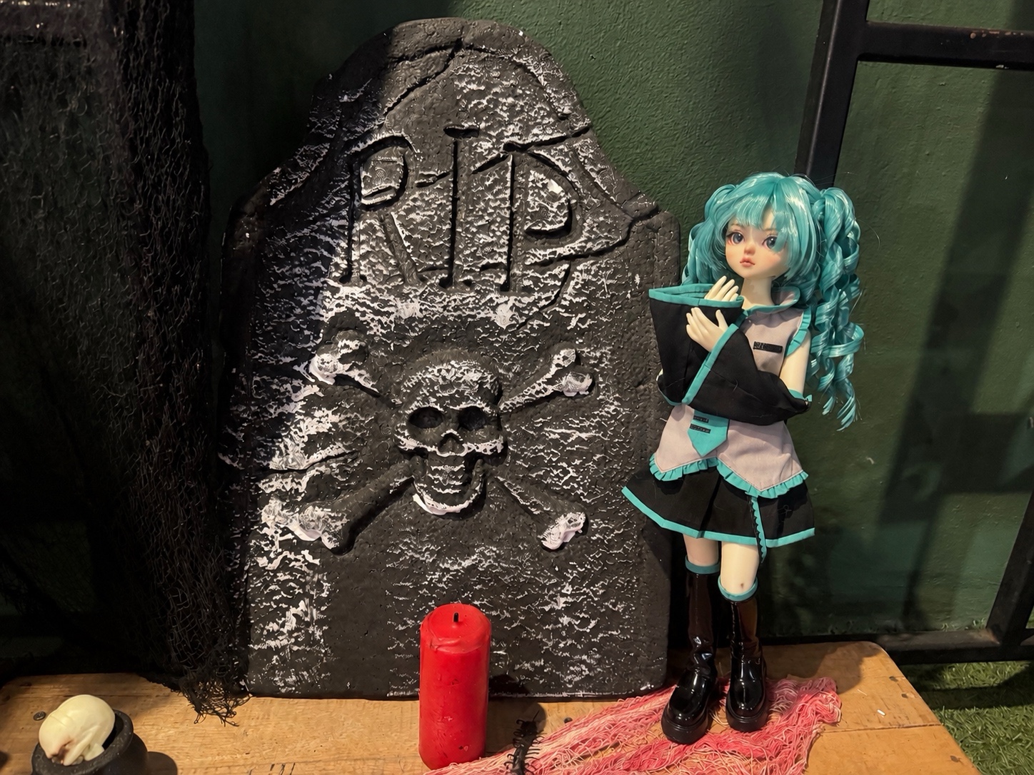 Miku has come to visit a Halloween event. 🎃🇹🇭👻 (page 3 of 7)