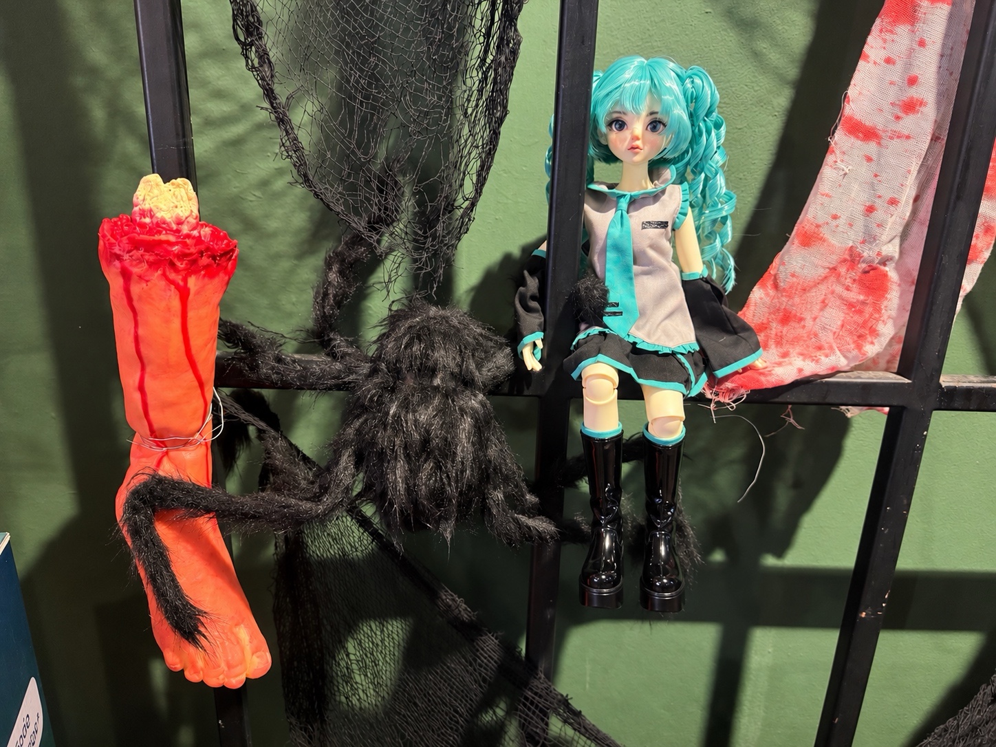 Miku has come to visit a Halloween event. 🎃🇹🇭👻 (page 4 of 7)