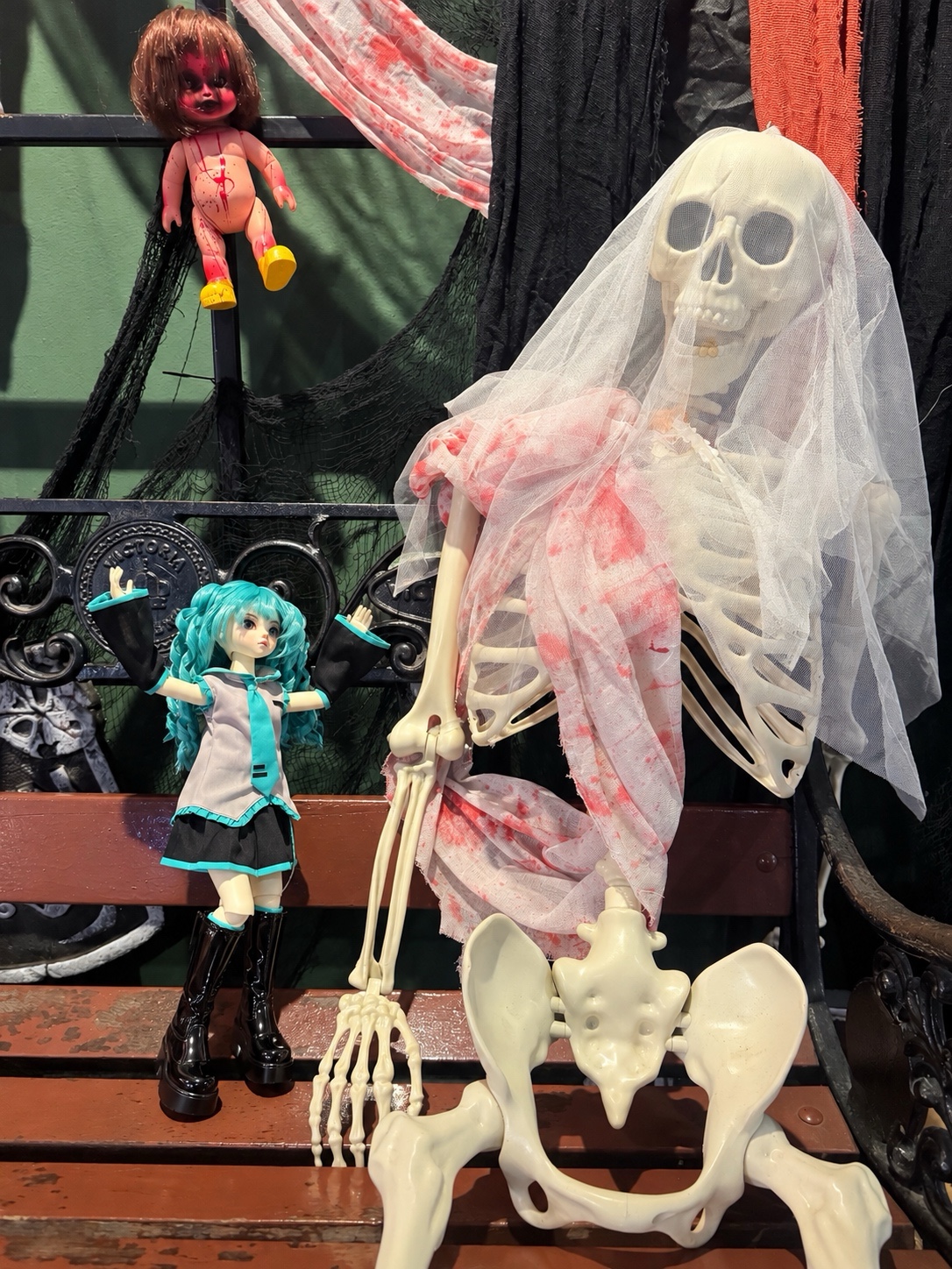 Miku has come to visit a Halloween event. 🎃🇹🇭👻 (page 7 of 7)